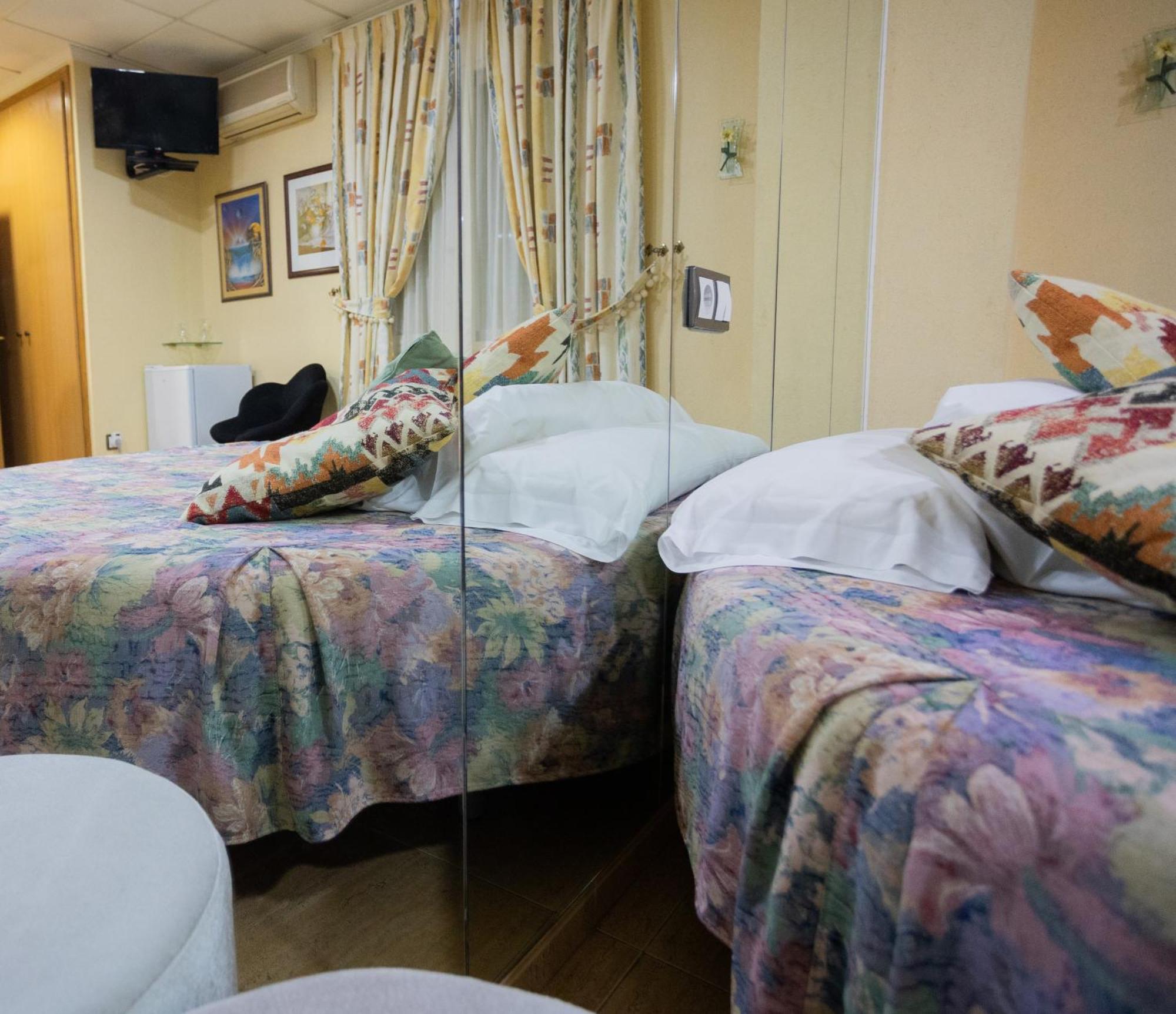 Hotel Beatriz Burriana Bagian luar foto
